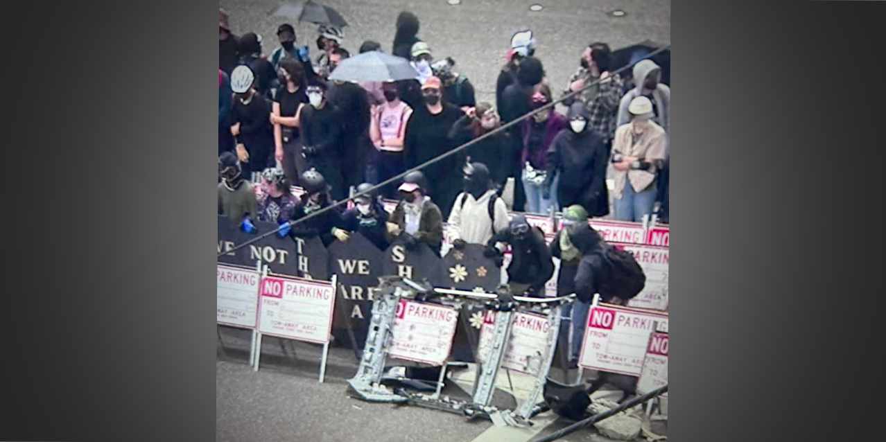 Officers use pepper spray to disperse protestors blocking federal access in Tukwila